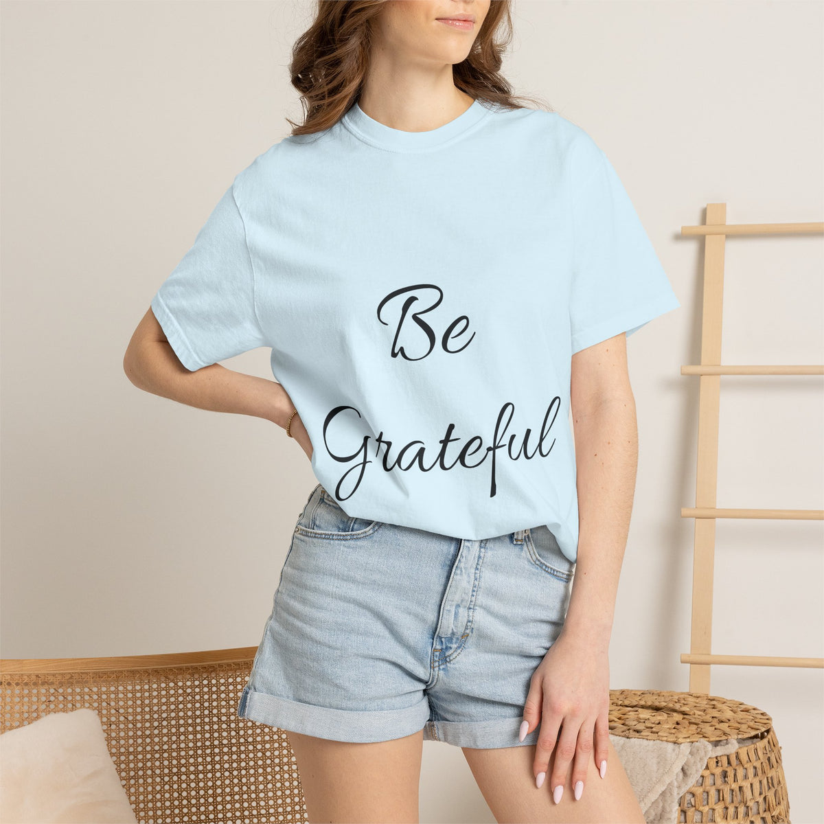 Be Grateful T-Shirt — Inspirational Script Tee for Thanksgiving & Everyday Gratitude