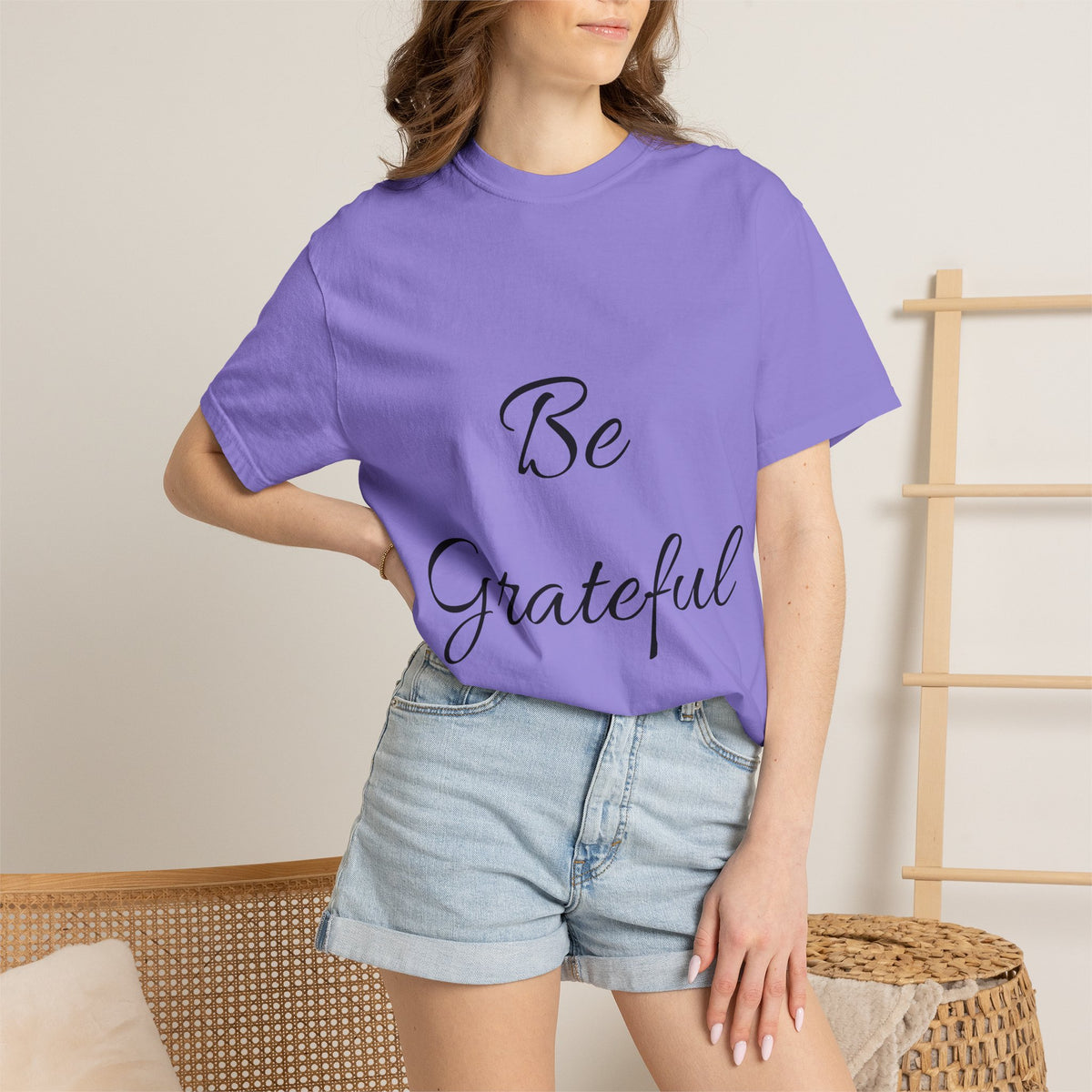 Be Grateful T-Shirt — Inspirational Script Tee for Thanksgiving & Everyday Gratitude